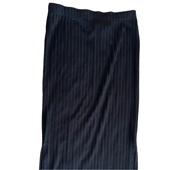 H&M Black Ribbed Pencil Skirt, Mid Length, Elastic Waist Size Medium