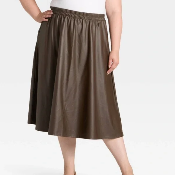 XS -NEW Women's faux leather A-Line Skirt in Rich Brown. A NEW DAY retails $40