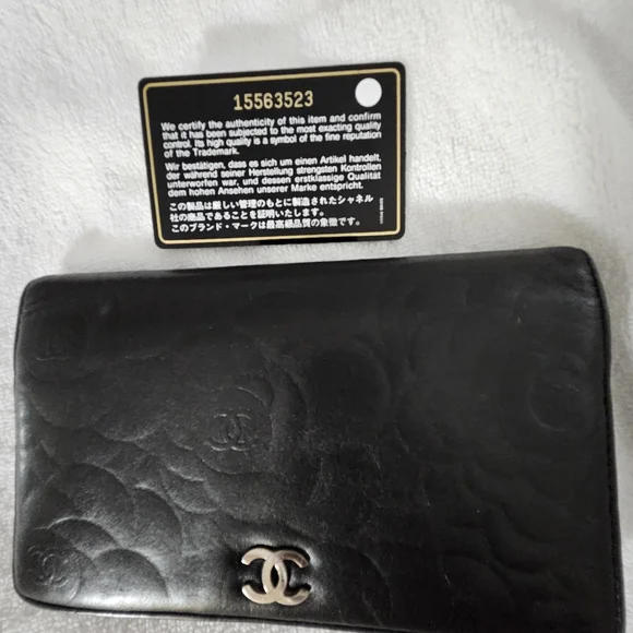 💕❣️Chanel Camellia Black Leather Wallet - Women - Great Condition🩷❤️