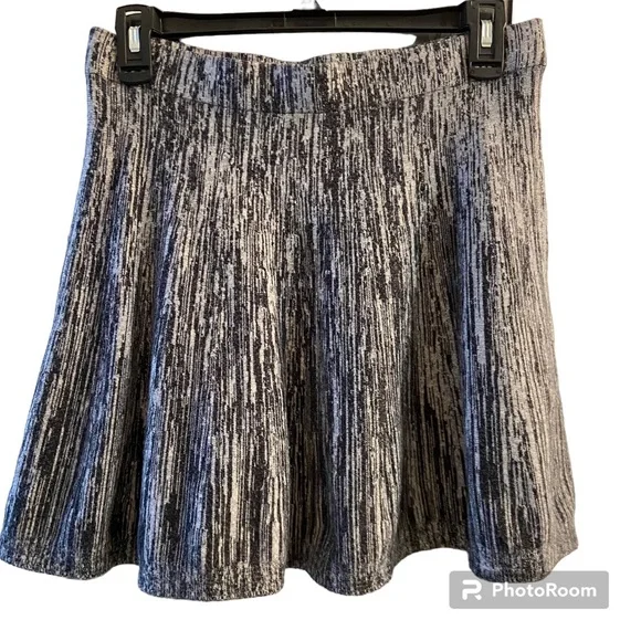 Candie’s Black/Gray Digital Zebra Design Circle Skater Skirt Sz Small Women