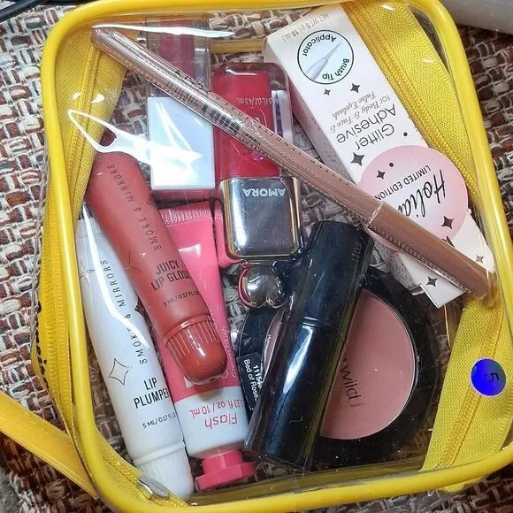 12 Piece Makeup With Makeup Bag Assorted New Products