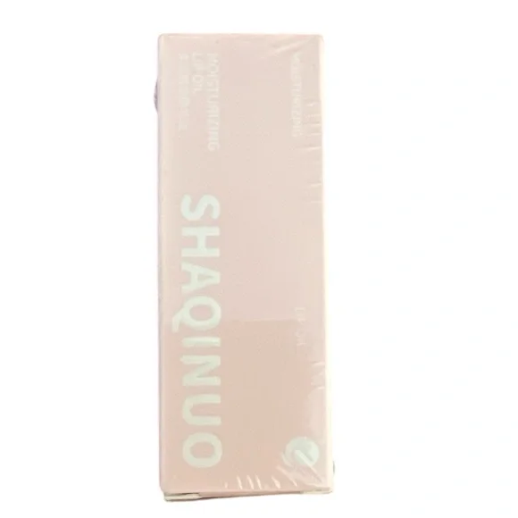 Moisturizing lip oil