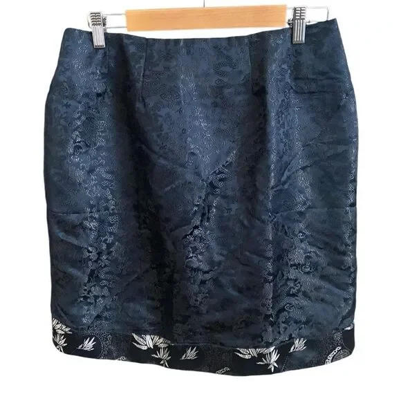 JADE East West Black/Silver Textured Mini Skirt. Size Large.