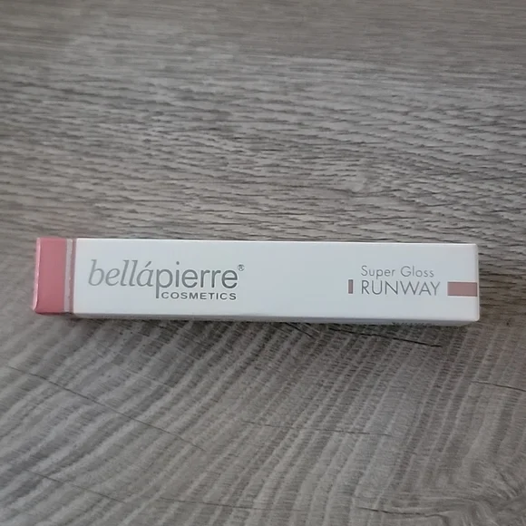 NWT Bellapierre Super Gloss Runway