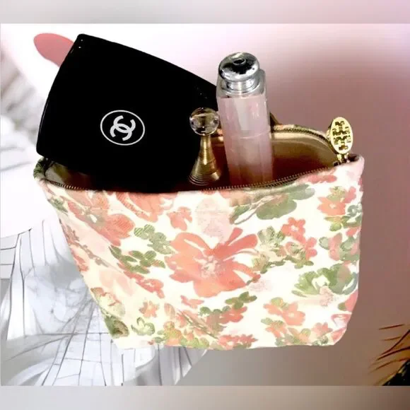 TORY BURCH COSMETIC BAG POUCH WIYH GOLD CHARM