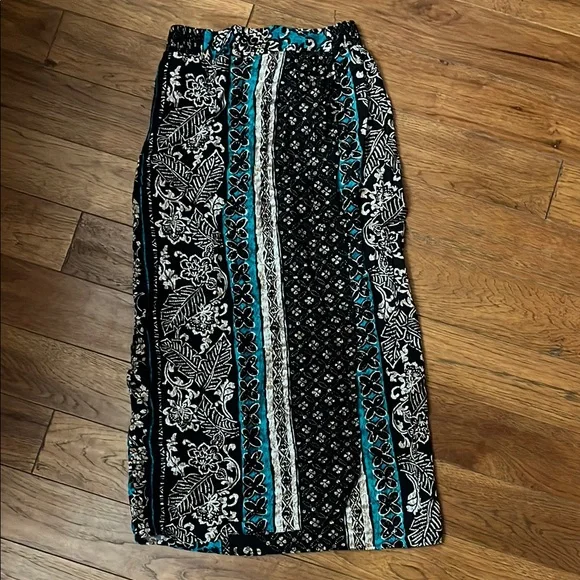 Ship’n Shore vintageBlack & Teal Patterned Women's Maxi Skirt