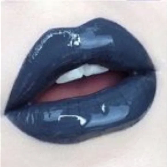 ❇️🧚‍♀️WOOLF KAT VON D MINI DISCONTINUED Everlasting LIQUID Lipstick NWOBOX