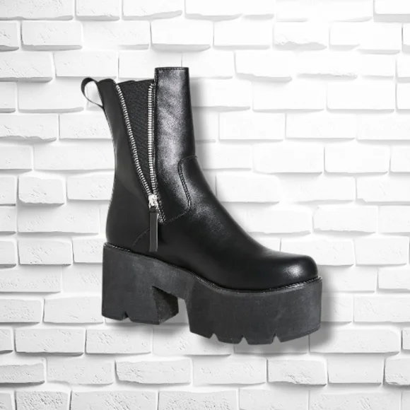 Dolls Kill Black Platform Boots Size 8 Y2K Chunky NWOT