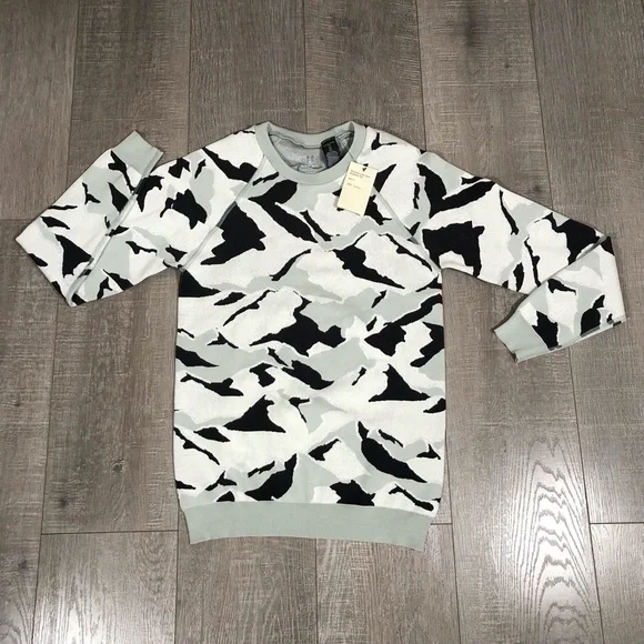 Sweaty Betty Mountain Camo Crewneck Sweater Size 8