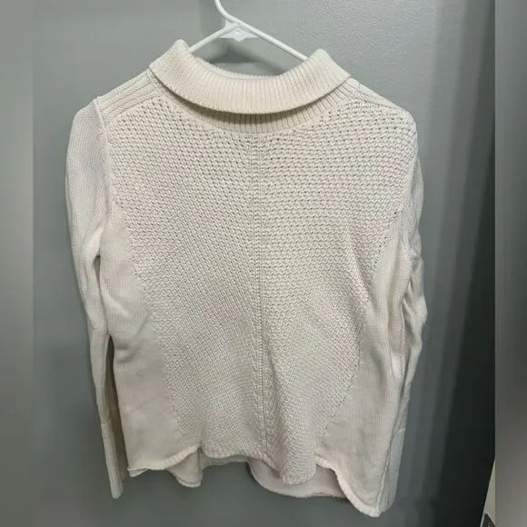 Women’s White House Black Market Sweater - M