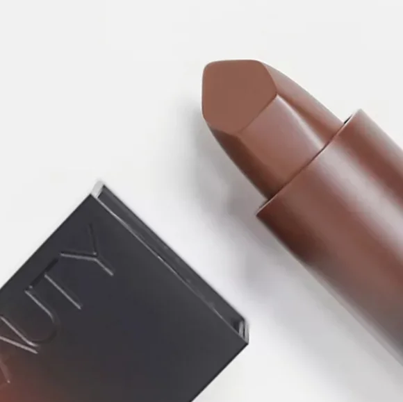 ❇️BOSS CHICK Huda Beauty Bossy Browns Lipstick NWT