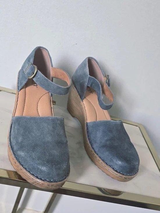 BORN Nellie Buckle Strap Distressed Suede Platform Wedge Clog Size 9M Dark Blue