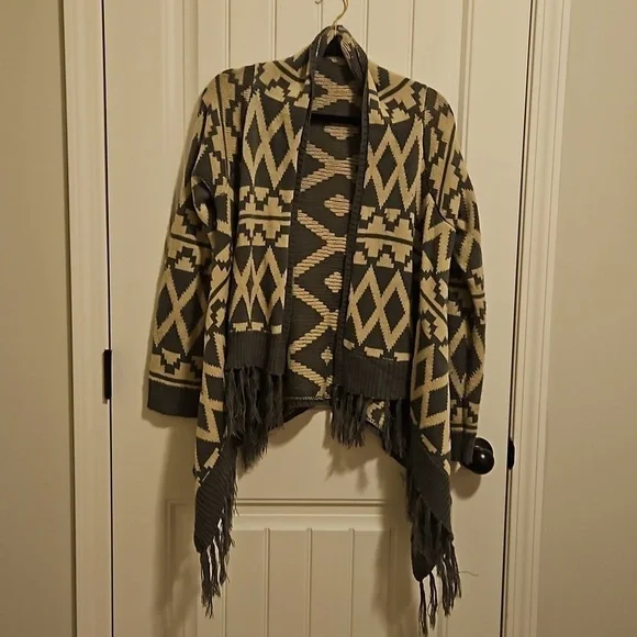 Aztec Print Knit Cardigan Size Large Grey and Beige