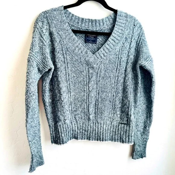 Abercrombie & Fitch Gray V-neck Sweater Size S
