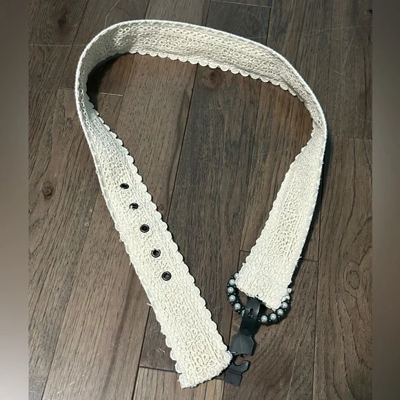 Elegant Cream Lace Women's Belt