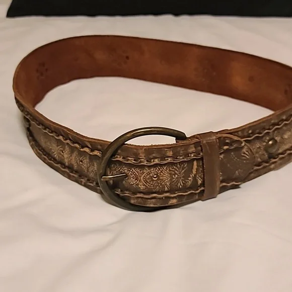 Fossil Vintage Brown Leather Belt Stitches and Eyelets Womens Size Medium