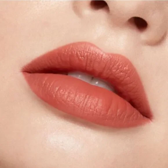 KYLIE Matte Lipstick Rendevoux