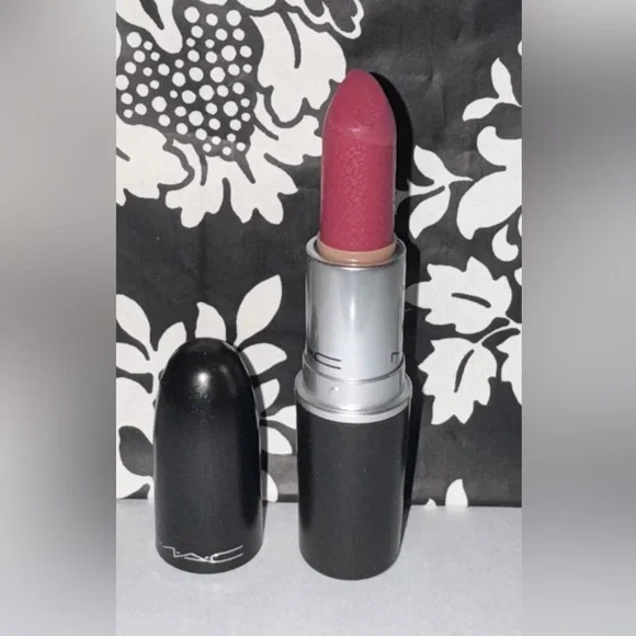 Mac Captive lipstick