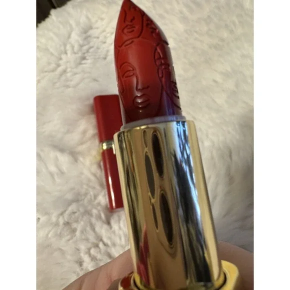 L'Oréal Paris Red Lipstick 300 Vintage‎ New Color Riche Le Rouge Liberte