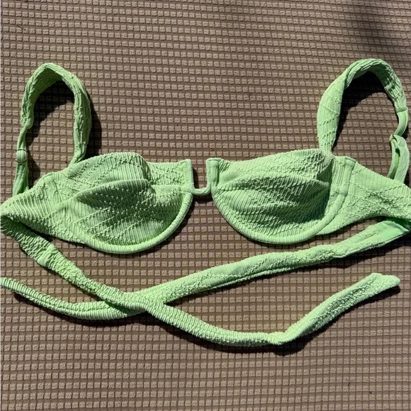 Monday Swimwear Cala Roja Top- lime green crinkle