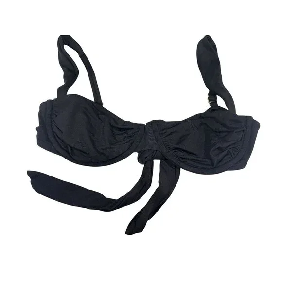 MONDAY Swimwear Malibu Bikini Top in Black