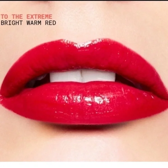 MAC *To The Extreme*. Versicolour Varnish Cream Lip Stain