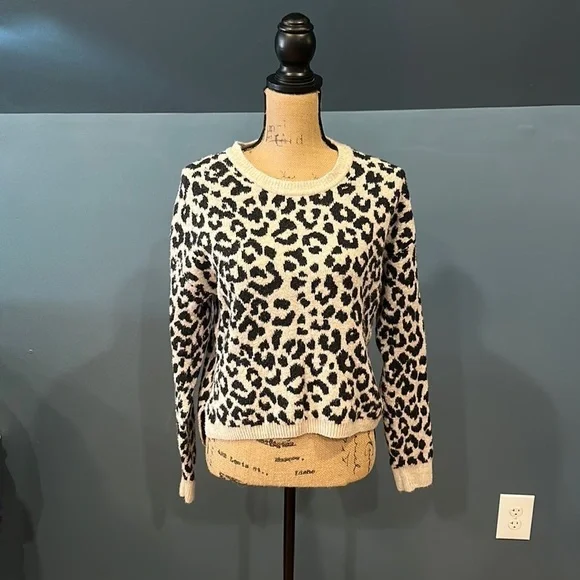 Yes Lola sweater size medium women’s