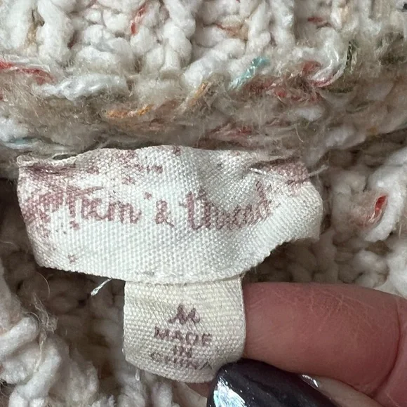 Hem & Thread women’s sweater size Medium. Like new.