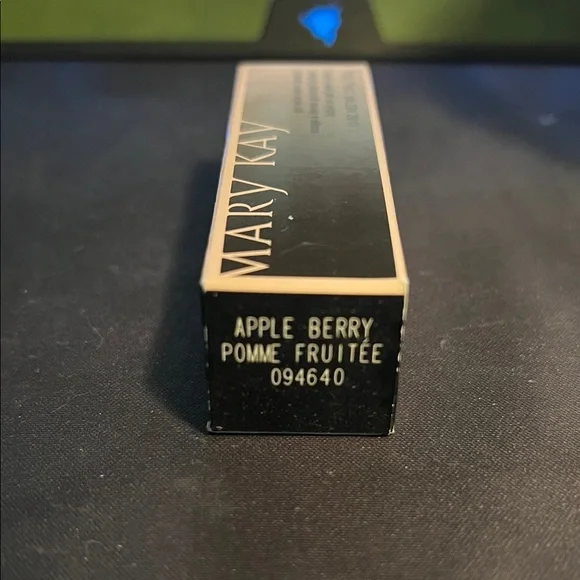 Mary Kay Gel Semi- Shine Apple Berry Lipstick
