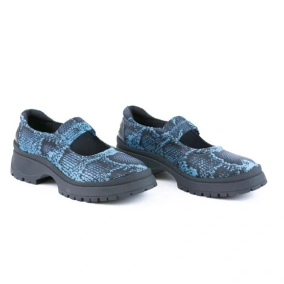 Hot Lava Chunky Mary Jane Shoes Blue Snake Print Size 8