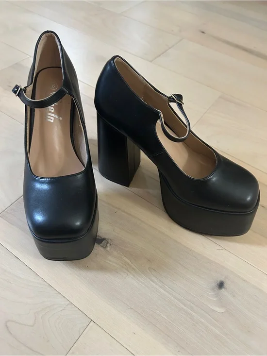 Chunky High Heel Mary Jane Platform Sandals Size 6 With Buckle Closure Black