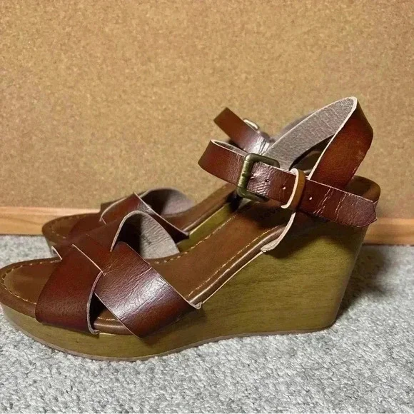 american eagle platform sandals Brown Wedge Heel Women’s Size 8