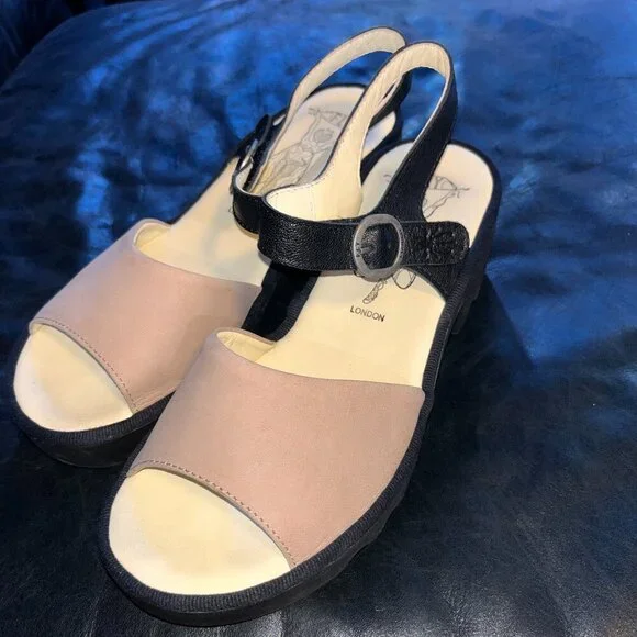 FLY LONDON TULL PLATFORM SANDALS in TAUPE/NUDE & BLACK - LIKE NEW - SIZE 39
