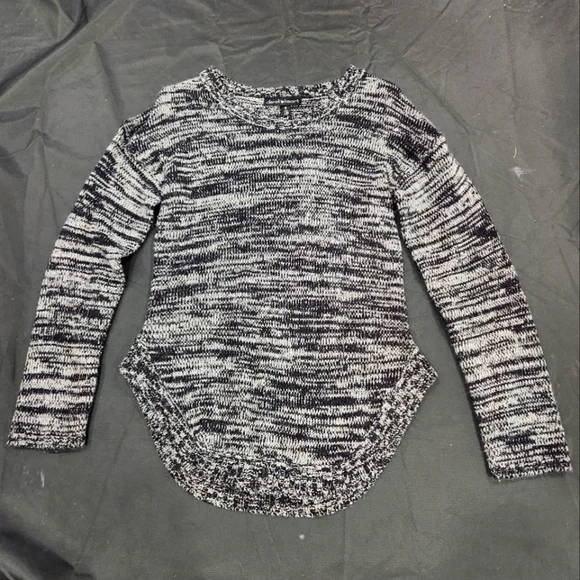 Derek Heart Knit Sweater Womens S Black Grey Scalloped Hem Rounded Cut