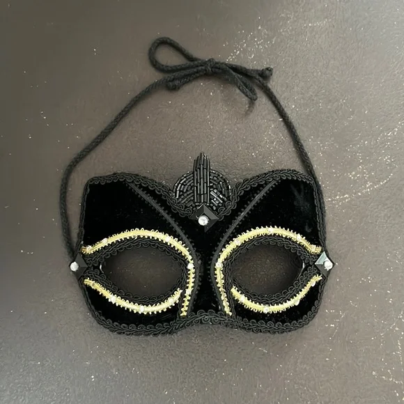 Gypsy Renaissance, Carmen Companion Mask