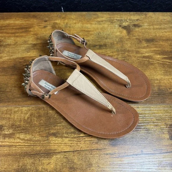 Simply Vera Vera Wang Studded Tan Faux Leather T-Strap Flat Sandals Womens 6.5‎