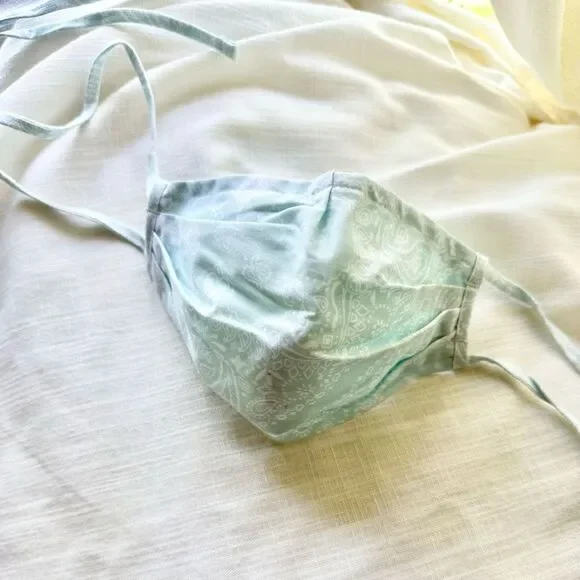 Light blue paisley print face mask
