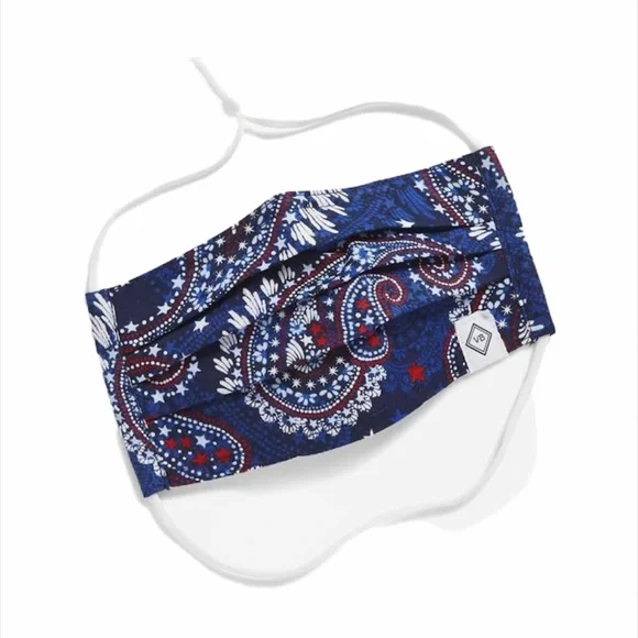 Vera Bradley Pleated Face Mask Fireworks Paisley