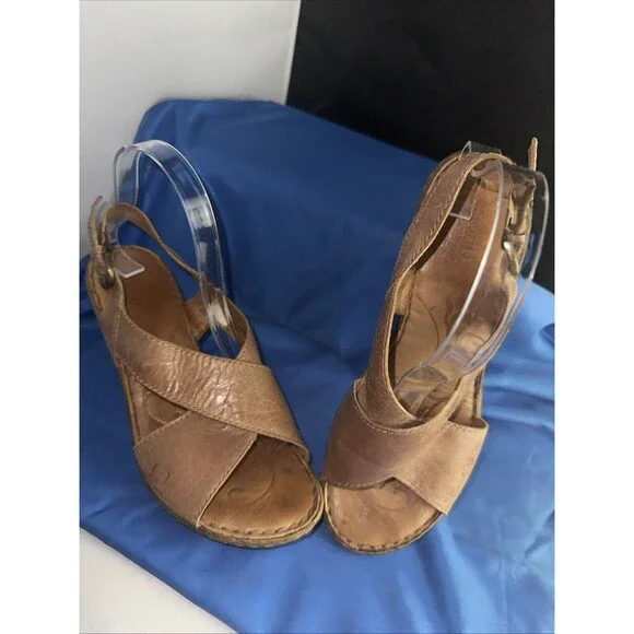 Born Sandals Women 9m Tan Leather Wedge with Ankle Strap Cushioned Comfort 3