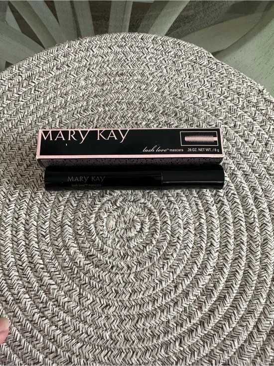Mary Kay Lash Love Mascara - Black I ❤️ Black