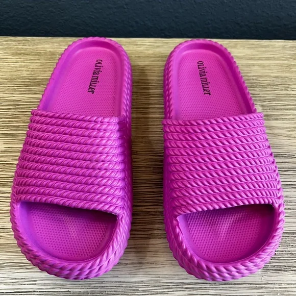 NWOT!!!! Never Worn!! Olivia Miller Fuchsia Textured Braided Slides