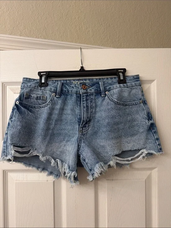 Rewash Light Wash Frayed Denim Shorts