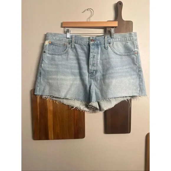 Madewell‎ relaxed denim shorts size 32