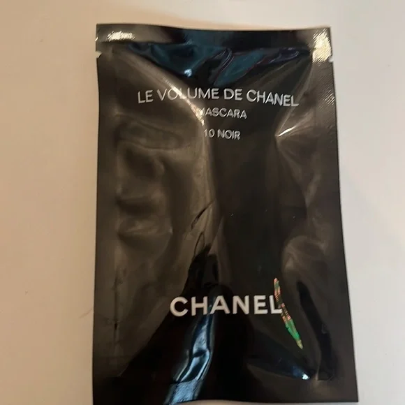 Chanel Le Volume De Chanel 10 Noir Mascara Travel Size 1ml each (Sealed)