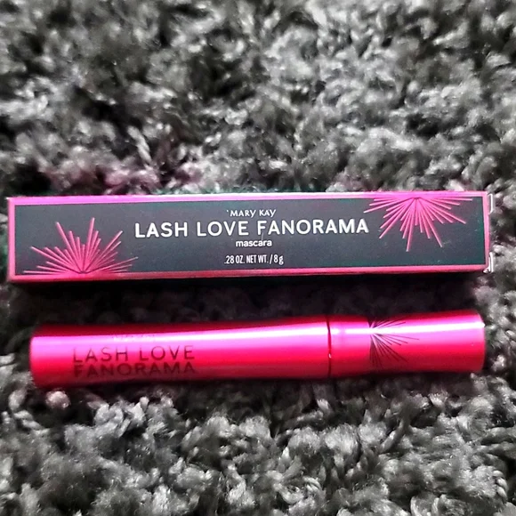 👁 NIB Mary Kay Lash Love Fanorama Mascara👁