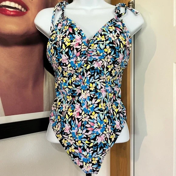 Shade & Shore 1 Piece Bathing Suit, Women’s Size M, Black/Pastel Blues/Pink/Y