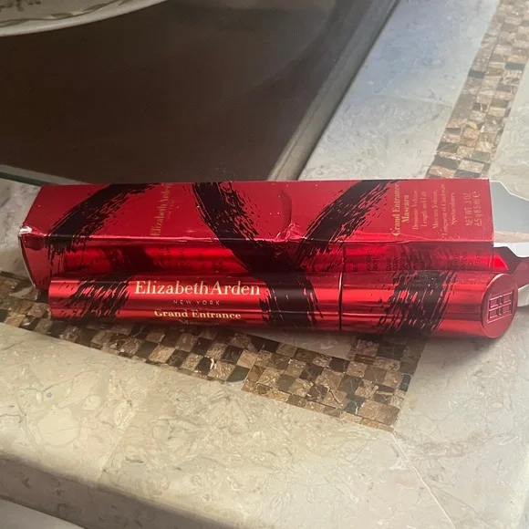 Elizabeth Arden Grand Entrance Mascara -stunning black 01