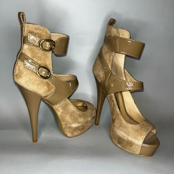NWOT Bebe heeled faux suede PU platform sandals