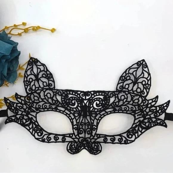 Enchant in Elegance: New Black Lace Masquerade Mask for Mystical Moments