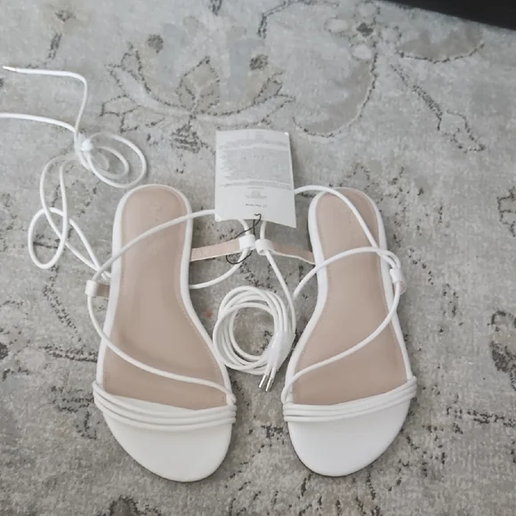 The Drop Chic White Strappy Sandals